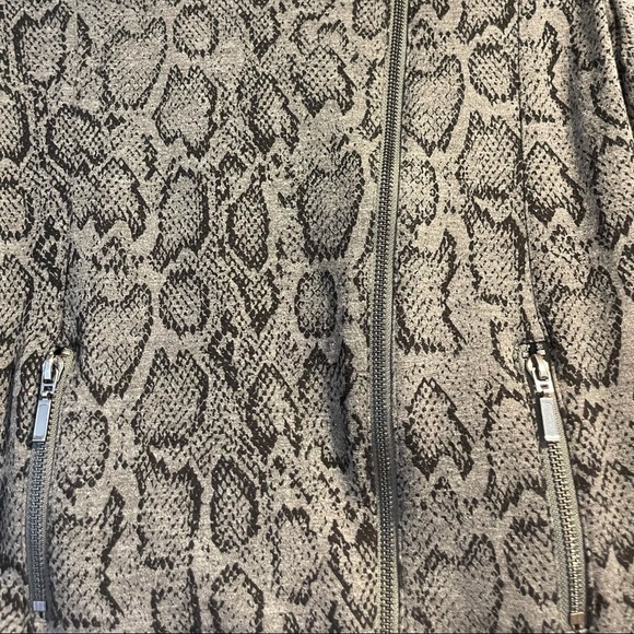 Lemon tart snake print Moto jacket. Sz l - Picture 6 of 9